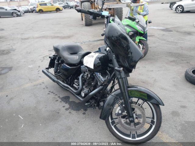 2016 HARLEY-DAVIDSON FLHX 1HD1KBM32GB662870