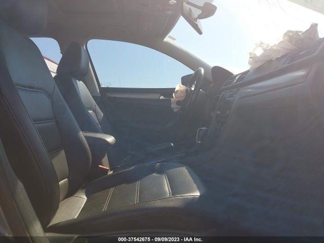 1VWBV7A39FC041405 Volkswagen Passat 2.0l Tdi Se W/sunroof