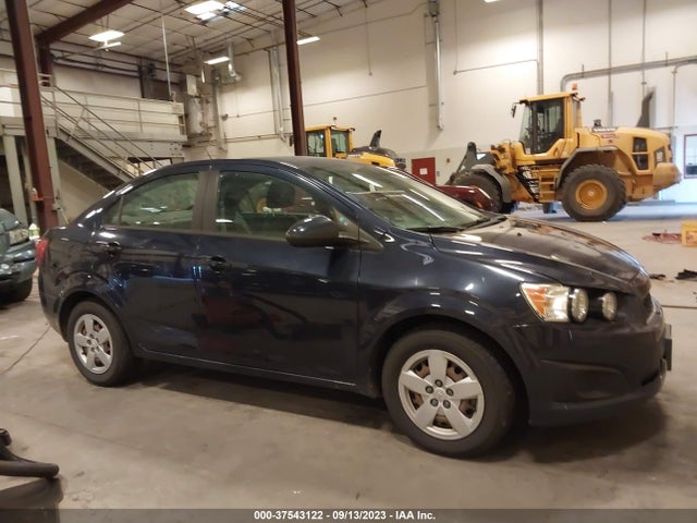 Chevrolet SONIC LS 2016 1G1JA5SH4G4178412 Image 13