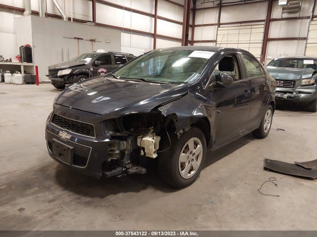 Chevrolet SONIC LS 2016 1G1JA5SH4G4178412 Image 2
