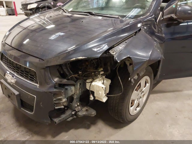 Chevrolet SONIC LS 2016 1G1JA5SH4G4178412 Image 6