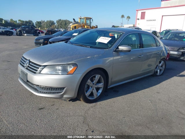 1VWAT7A38EC038897 Volkswagen Passat Wolfsburg Ed