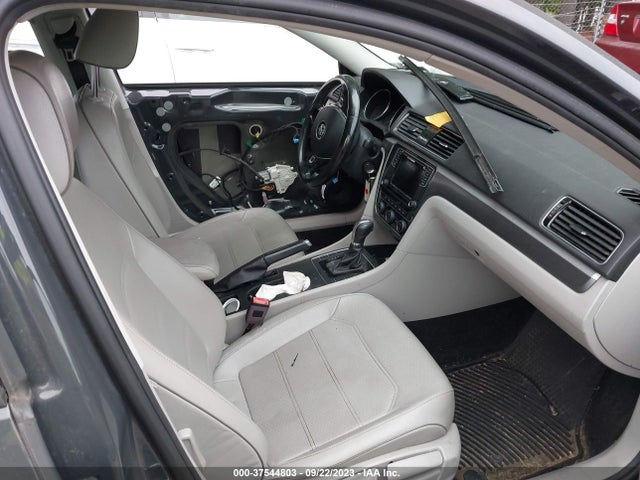1VWAA7A34JC015374 Volkswagen Passat 2.0t S/r-line