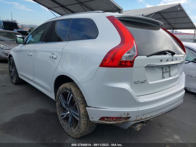 2017 VOLVO XC60 YV449MRSXH2008297 Photo 2