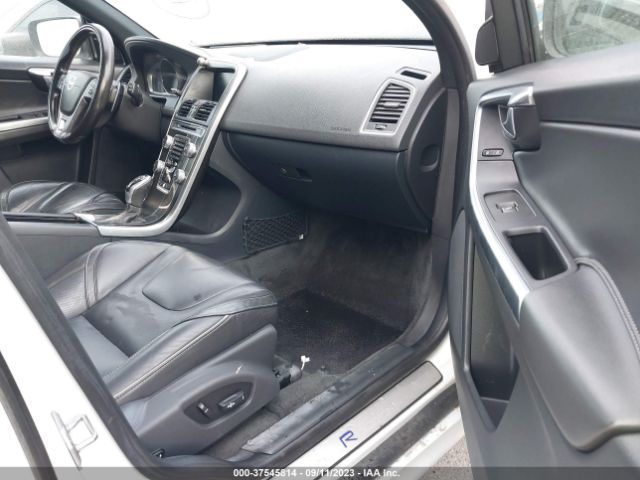 2017 VOLVO XC60 YV449MRSXH2008297 Photo 4