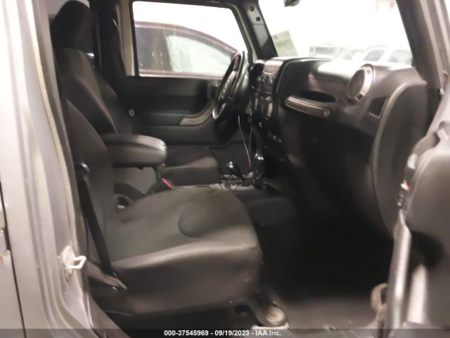 1C4BJWDG5EL251425 Jeep Wrangler Unlimited Sport