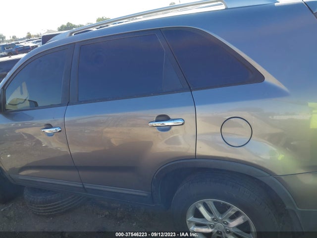 2015 KIA SORENTO LX VIN: 5XYKT4A65FG592881