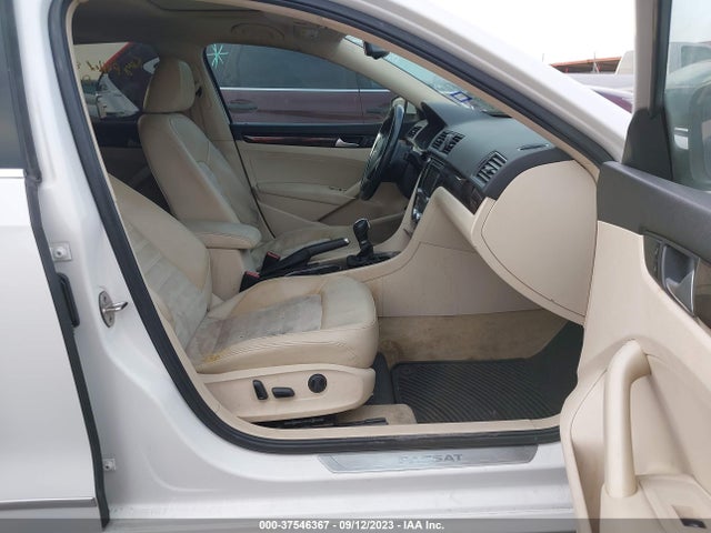 1VWCT7A3XFC058269 Volkswagen Passat 1.8t Sel Premium