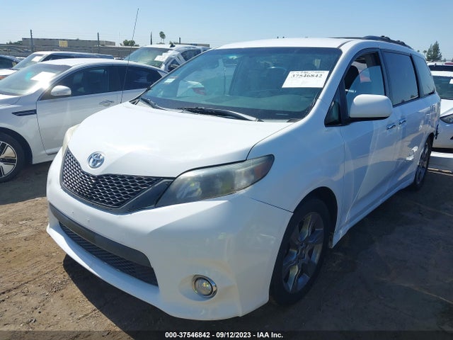 Toyota SIENNA SE 2014 5TDXK3DC5ES499624 Image 2
