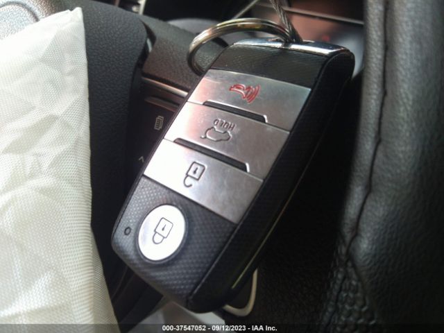 KNDCB3LC7K5292993 KIA NIRO LX
