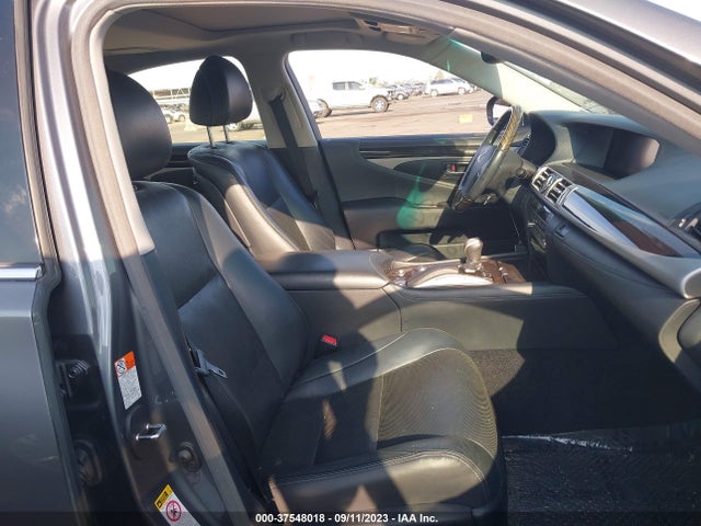 2016 Lexus LS, VIN: JTHBL5EF3G5139240