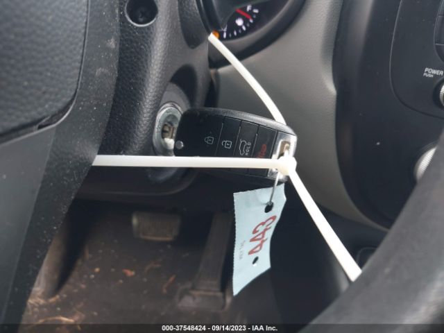 KNDJN2A25K7019719 KIA Soul Base