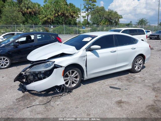 Chrysler 200 Limited 2015 1C3CCCAB2FN566831 Image 2