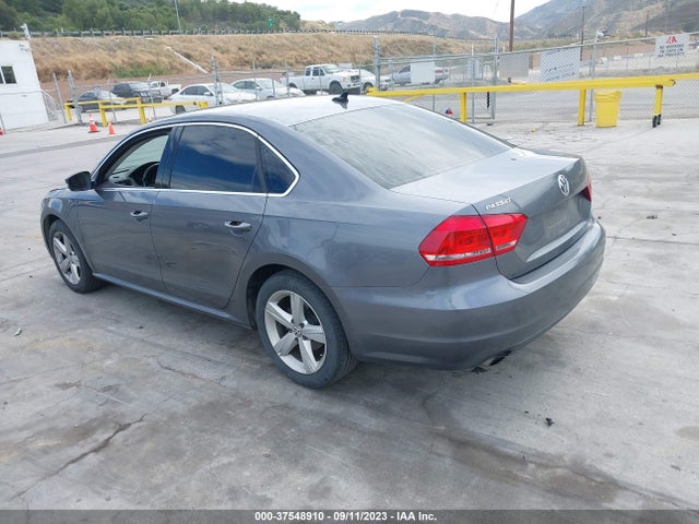 1VWAT7A34FC120921 Volkswagen Passat 1.8t Limited Edition