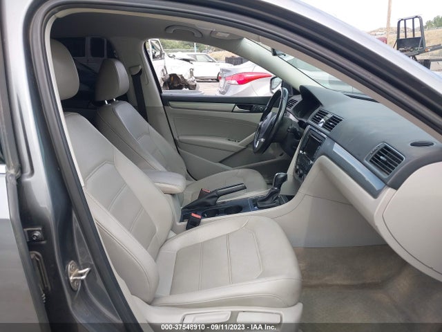 1VWAT7A34FC120921 Volkswagen Passat 1.8t Limited Edition