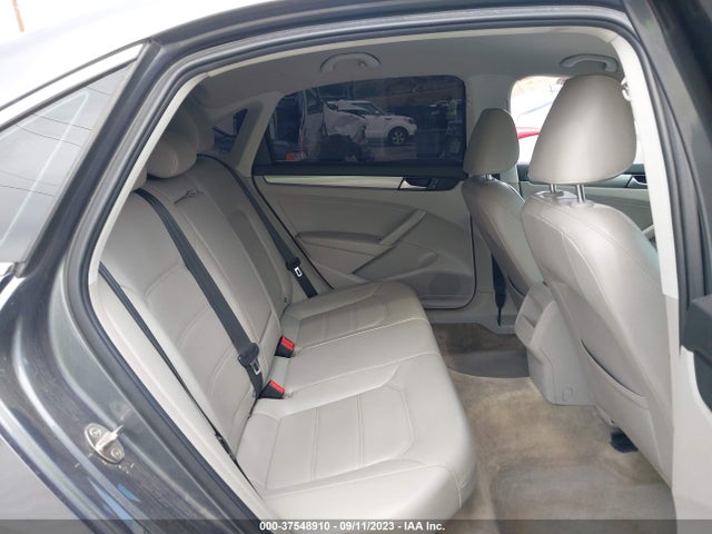 1VWAT7A34FC120921 Volkswagen Passat 1.8t Limited Edition