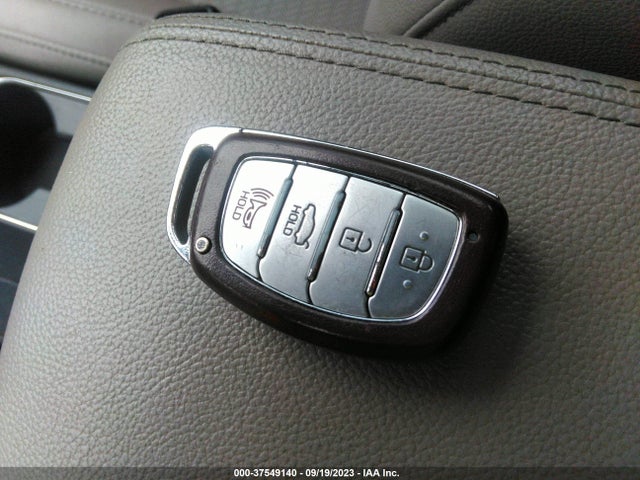 2017 HYUNDAI ELANTRA LIMITED VIN: 5NPD84LF3HH077588