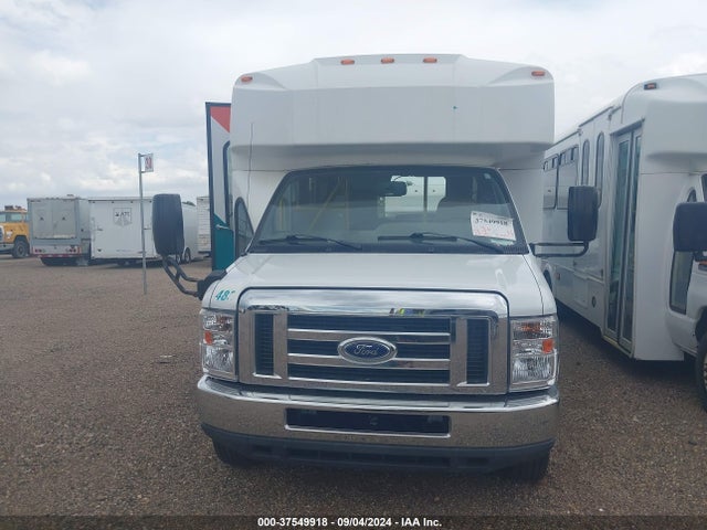 Ford E-450 Cutaway 2019 1FDFE4FS8KDC17265 Image 13