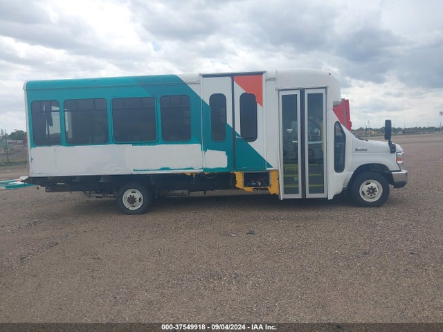 Ford E-450 Cutaway 2019 1FDFE4FS8KDC17265 Image 14