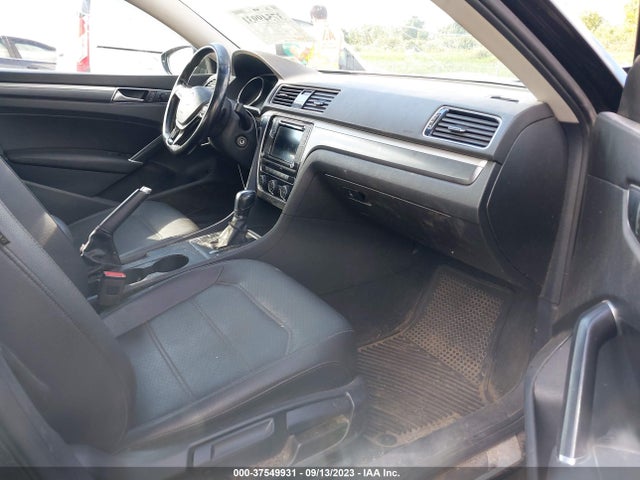 1VWAA7A32JC023344 Volkswagen Passat 2.0t S/r-line