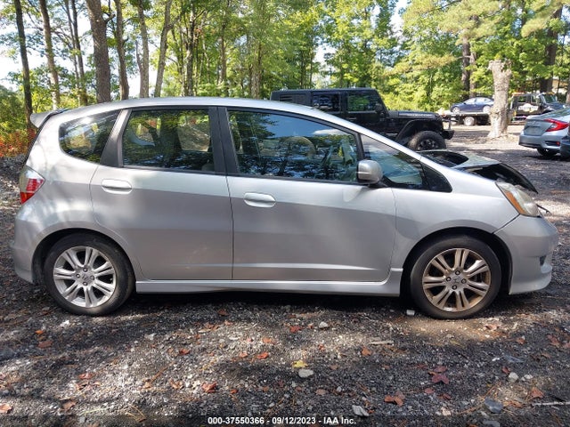 2011 HONDA FIT SPORT VIN: JHMGE8H56BC004343