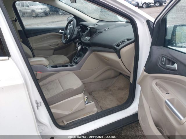 1FMCU0GX1EUD38118 Ford ESCAPE SE