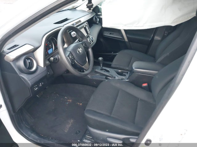 Toyota RAV4 LE 2015 JTMBFREV3FD122997 Image 5