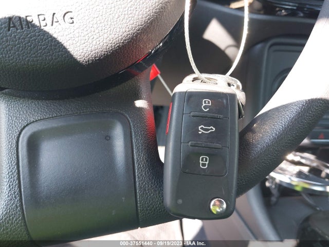 2013 VOLKSWAGEN BEETLE COUPE 3VWFP7AT2DM625068 Photo 10