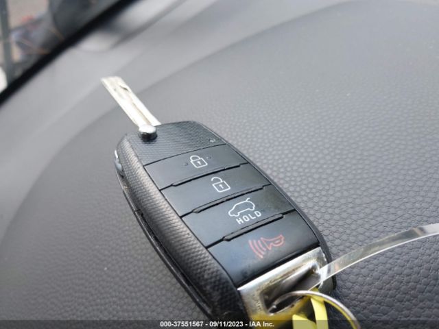 KNDJP3A52E7028022 KIA SOUL +