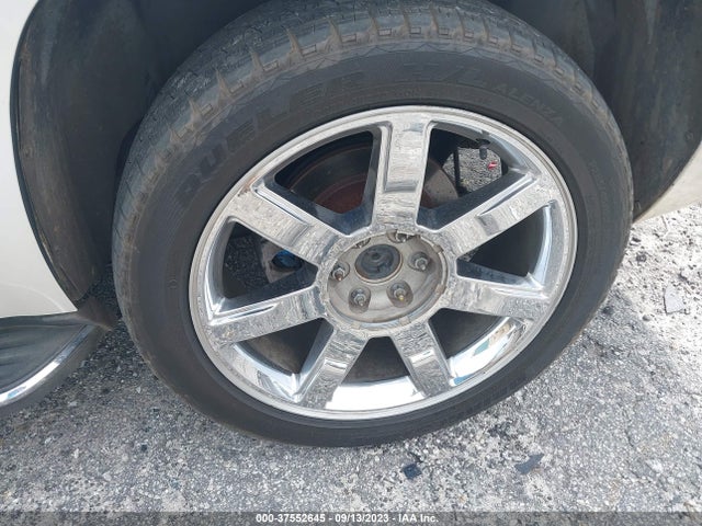 2011 CADILLAC ESCALADE LUXURY VIN: 1GYS4BEF1BR153419