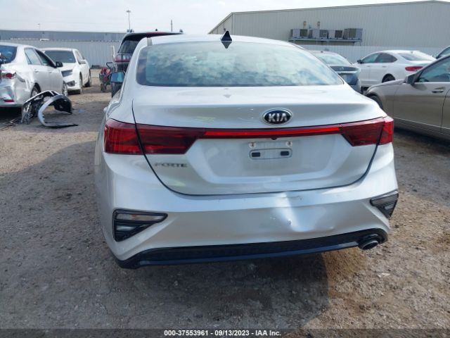 3KPF24AD2ME339420 KIA Forte Lxs