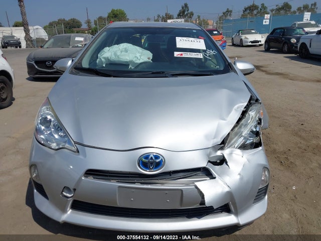 Toyota Prius C One/three/two/four 2014 JTDKDTB3XE1067325 Image 4