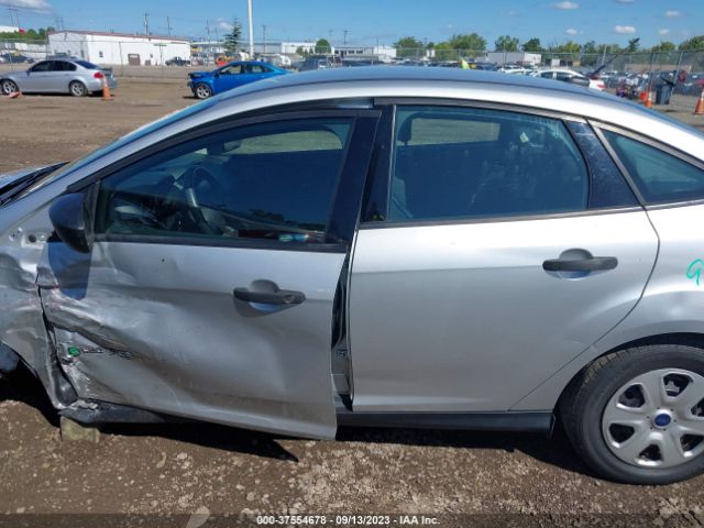 1FADP3E22JL301402 Ford FOCUS S