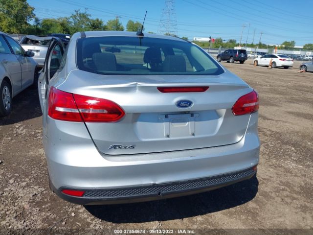 1FADP3E22JL301402 Ford FOCUS S