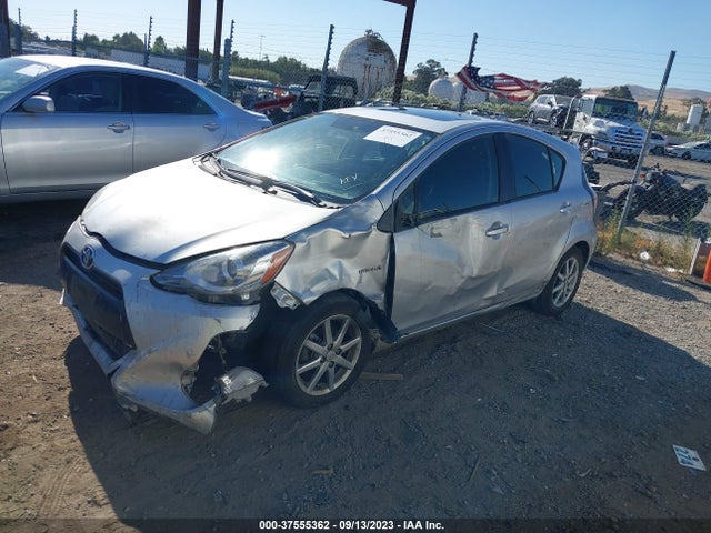 Toyota Prius C One/two/three/four 2015 JTDKDTB37F1106535 Image 2