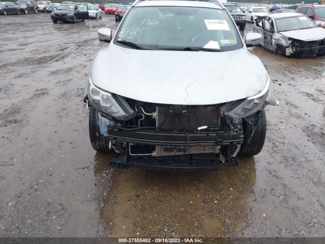 JN1BJ1CR8JW287059 Nissan Rogue Sport Sl
