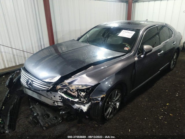Lexus LS 460 2016 JTHCL5EF3G5026635 Image 2