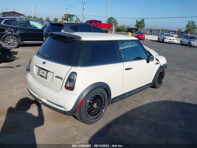 2006 MINI COOPER HARDTOP S VIN: WMWRE33596TL17135