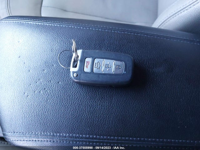 2011 KIA OPTIMA EX VIN: KNAGN4A75B5114940