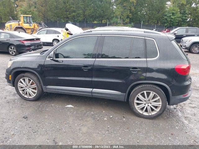 2012 VOLKSWAGEN TIGUAN SE W/SUNROOF & NAV VIN: WVGAV7AX7CW563957