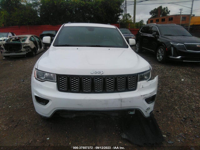 1C4RJFAG0JC388303 Jeep Grand Cherokee Laredo E