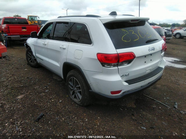 1C4RJFAG0JC388303 Jeep Grand Cherokee Laredo E