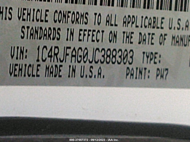1C4RJFAG0JC388303 Jeep Grand Cherokee Laredo E