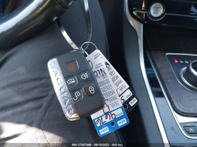 2017 JAGUAR XE SAJAL4BV4HA959971 Photo 10