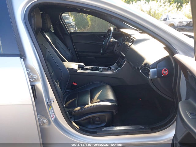 2017 JAGUAR XE SAJAL4BV4HA959971 Photo 4