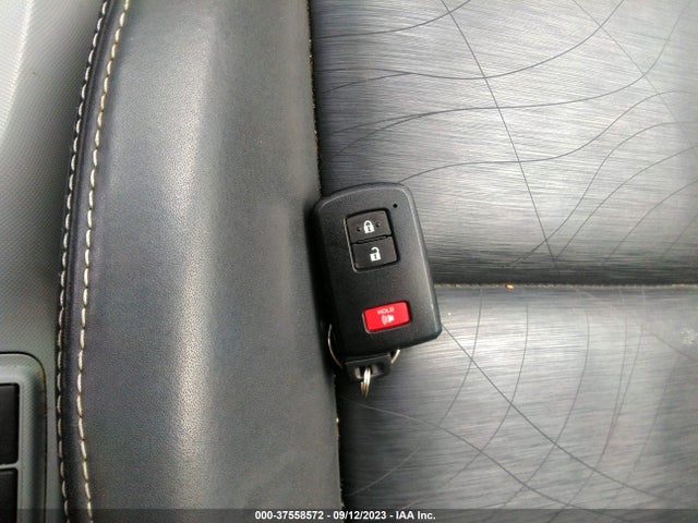 Toyota Prius C One/three/two/four 2014 JTDKDTB30E1071013 Image 3