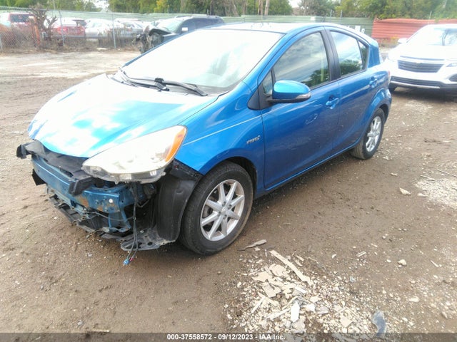 Toyota Prius C One/three/two/four 2014 JTDKDTB30E1071013 Image 2