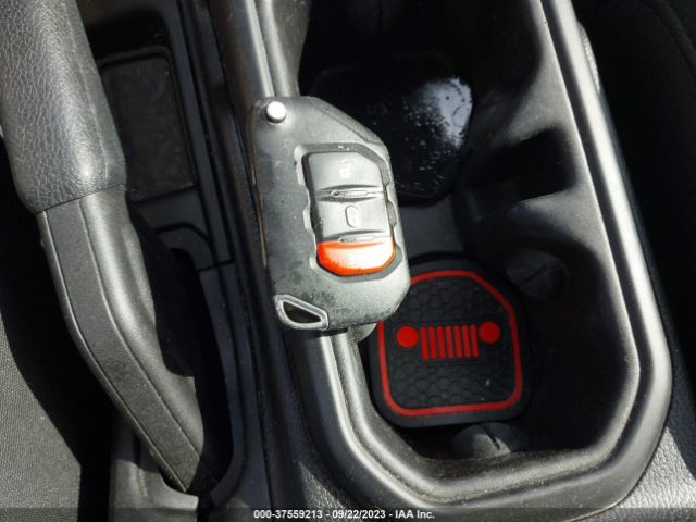 1C4HJXENXKW591483 Jeep Wrangler Unlimited Sahara