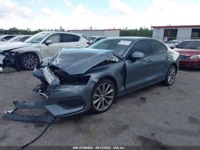 Volvo S60 T5 Momentum 2020 7JR102FK5LG048924 Image 2