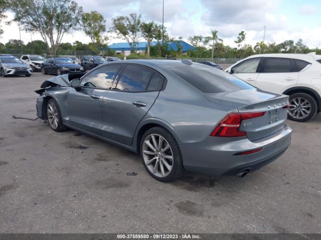 Volvo S60 T5 Momentum 2020 7JR102FK5LG048924 Image 3